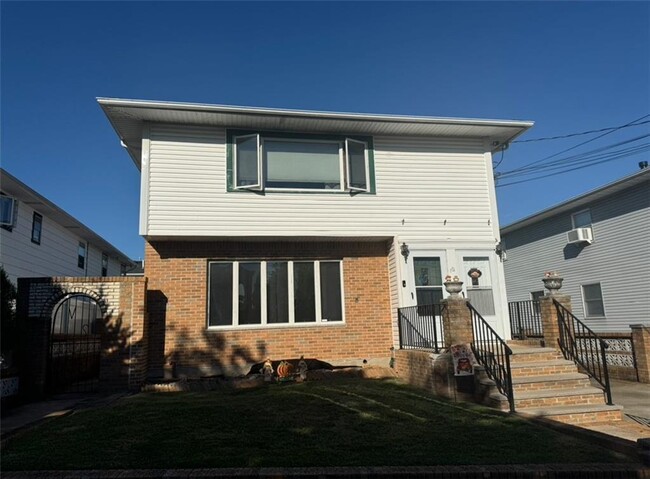 161 Fieldway Ave-Unit -1 in Staten Island, NY - Foto de edificio - Building Photo