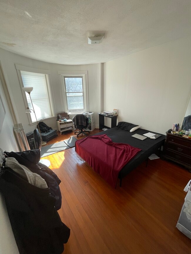 1905 Beacon St, Unit 2F in Brookline, MA - Building Photo - Building Photo
