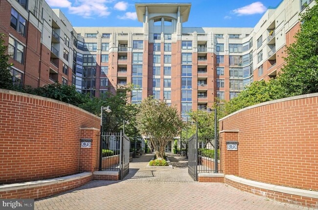 property at 1021 N Garfield St