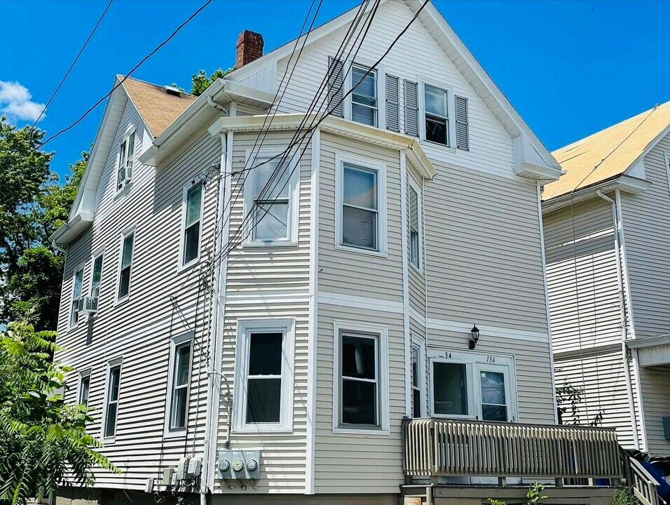 134-136-136 Ruggles St in Providence, RI - Building Photo