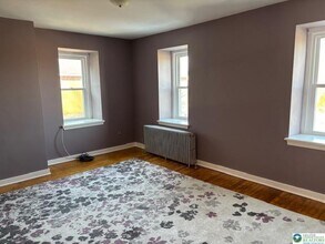 321 Keystone Dr in Nazareth, PA - Foto de edificio - Building Photo