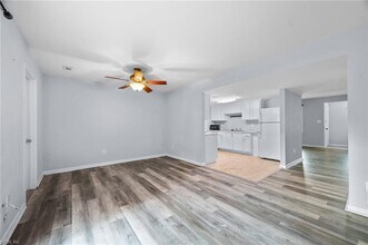 394 Deputy Ln in Newport News, VA - Foto de edificio - Building Photo