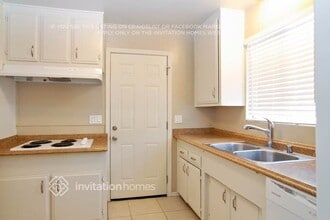 719 Erica St in Escondido, CA - Foto de edificio - Building Photo