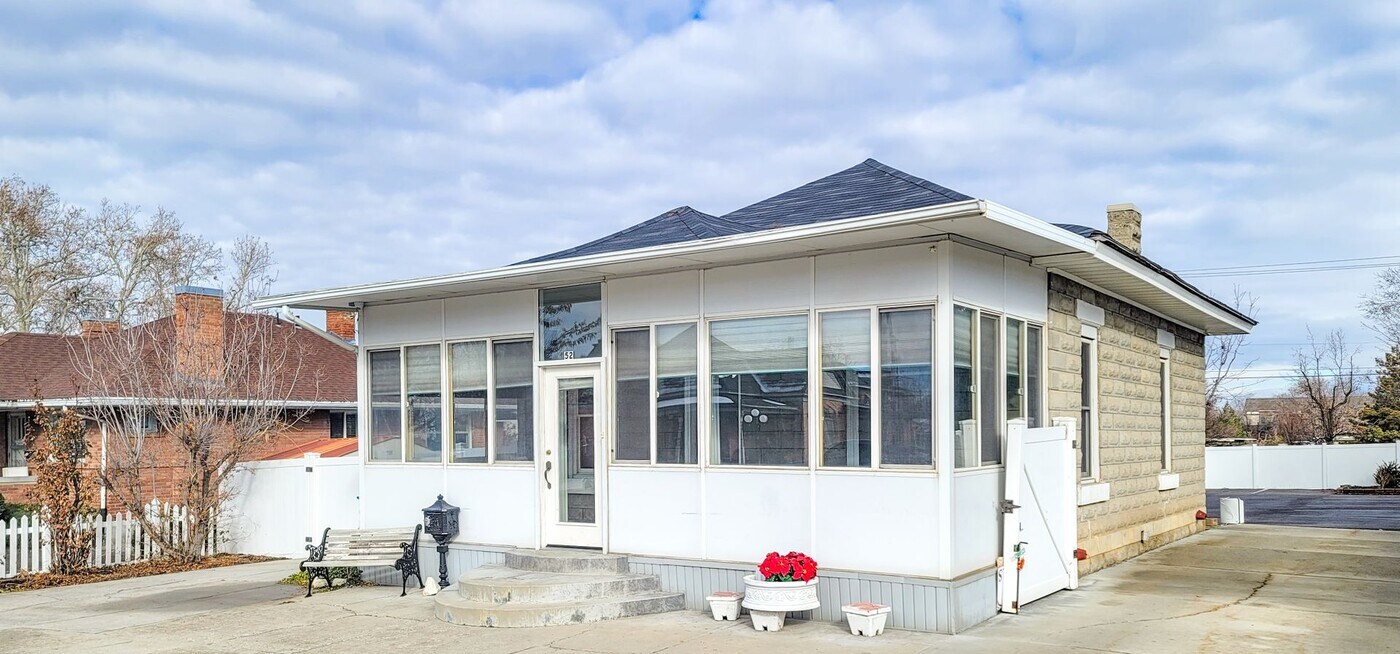52 W 100 N in Bountiful, UT - Building Photo