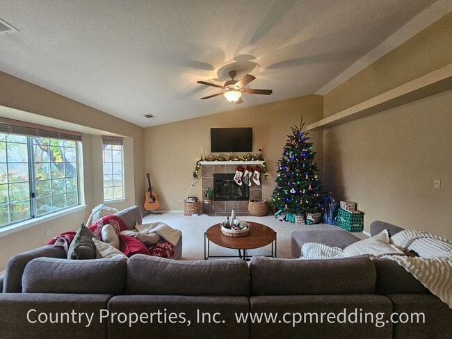 4982 Tralee Ln in Redding, CA - Building Photo - Building Photo