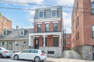 323 N Mulberry St in Lancaster, PA - Building Photo