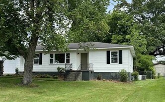 1929 Lookout St in Gadsden, AL - Building Photo