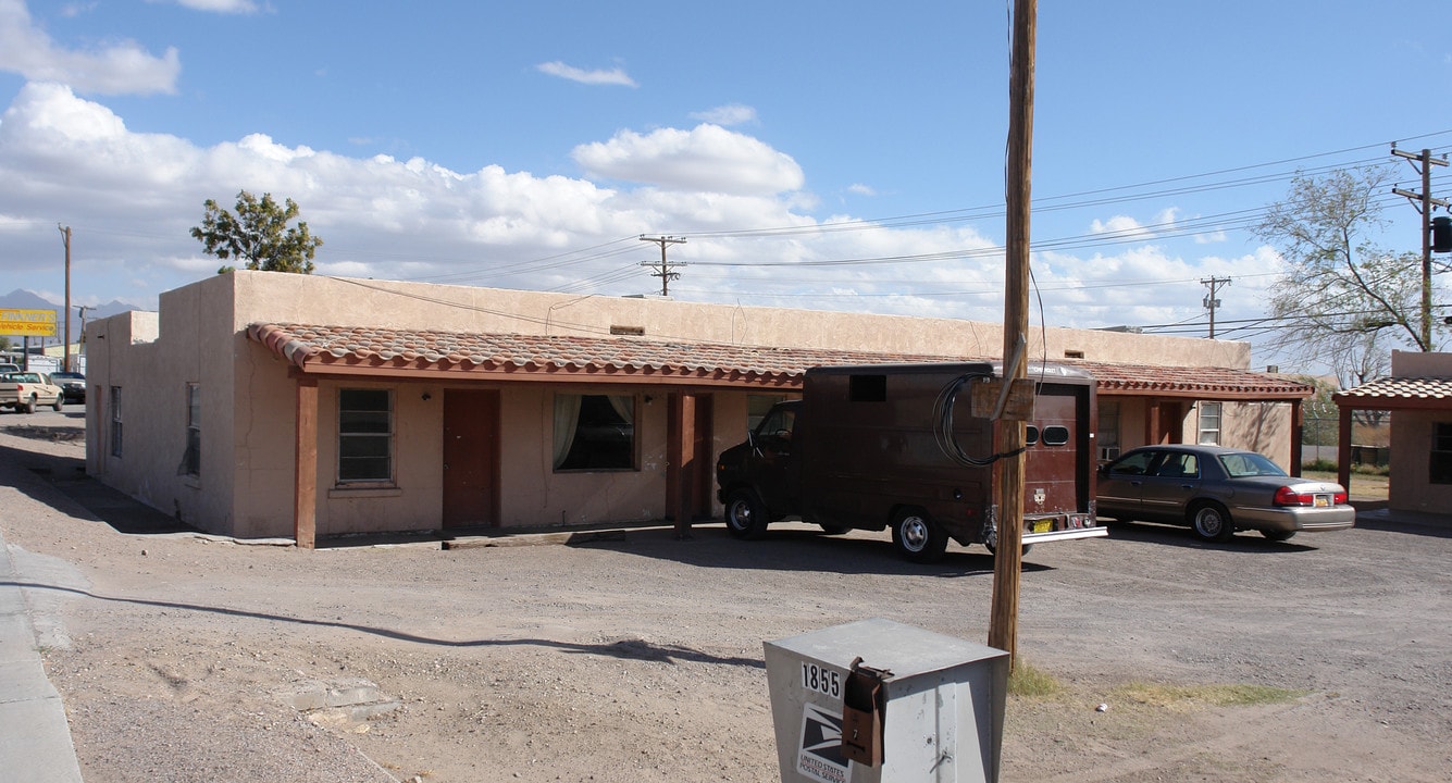 1855 W Picacho Ave in Las Cruces, NM - Foto de edificio