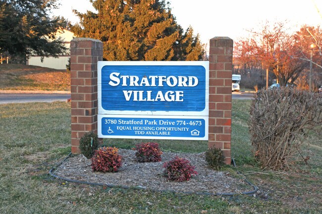 Stratford Village in Roanoke, VA - Foto de edificio - Building Photo