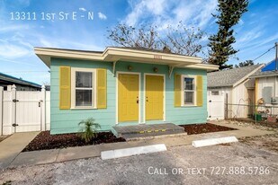 13311 1st St E in Madeira Beach, FL - Building Photo