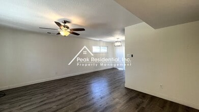 9225 La Riviera Dr in Sacramento, CA - Building Photo - Building Photo