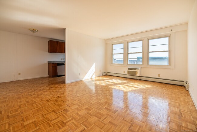30 Glenbrook Rd in Stamford, CT - Building Photo - Building Photo