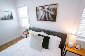 5648 Berkshire Dr in Los Angeles, CA - Building Photo - Building Photo