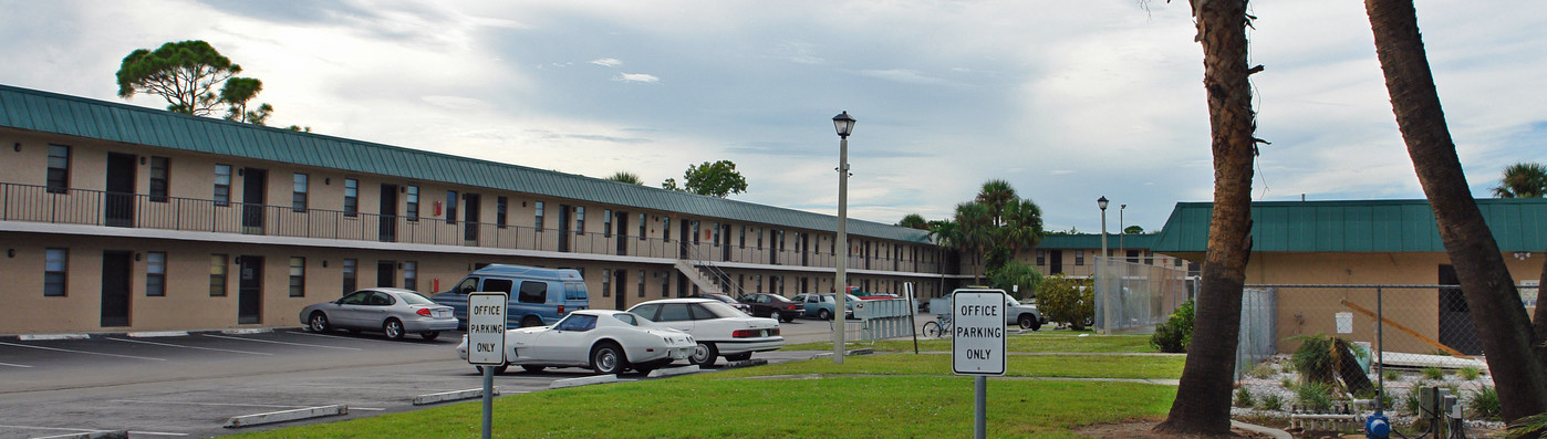 Sierra Apartments in Stuart, FL - Building Photo