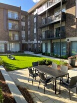 5202 Washington St in Downers Grove, IL - Building Photo