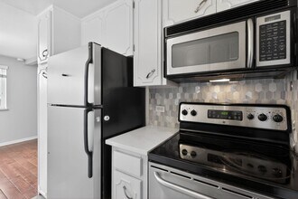 2262 S Vly Hwy in Denver, CO - Building Photo - Building Photo