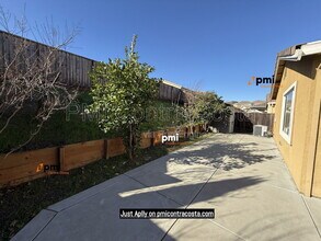 2486 El Fresco Dr in Bay Point, CA - Building Photo - Building Photo