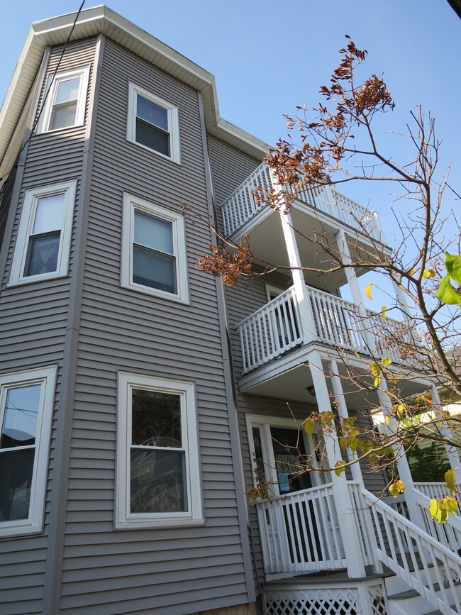 36 Standish St, Unit 3 in Cambridge, MA - Foto de edificio - Building Photo