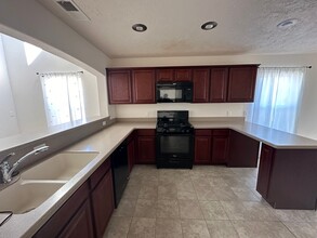 4820 W Dark Horse Rd in Hobbs, NM - Foto de edificio - Building Photo