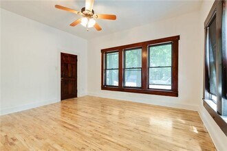 106 S Ave A in Elgin, TX - Building Photo - Building Photo