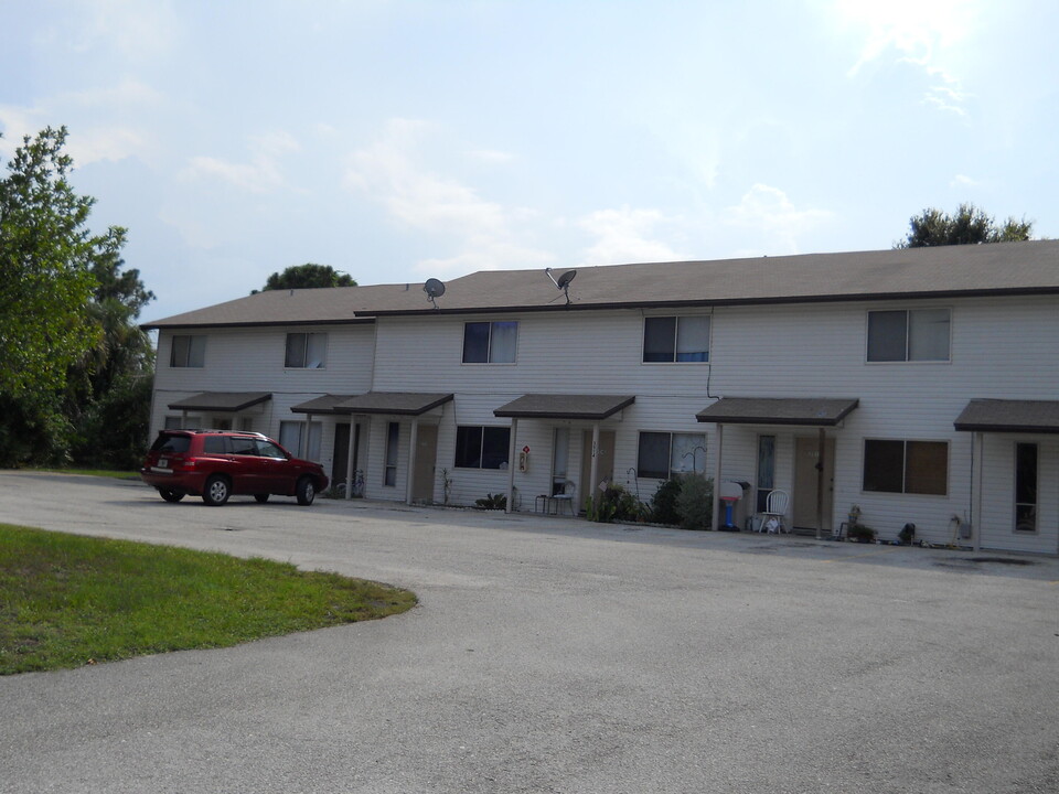 3513 Tree Ridge Ln NE in Palm Bay, FL - Foto de edificio