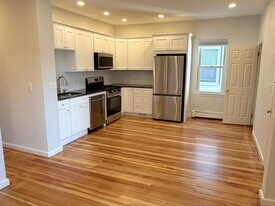 172 Putnam Ave, Unit 2 in Cambridge, MA - Building Photo