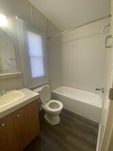 225 County Road 328 S in Cleveland, TX - Foto de edificio - Building Photo