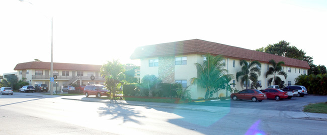 Sand Castle Condos in Margate, FL - Building Photo - Building Photo