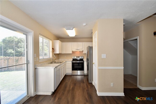 property at 1907 Lisa Ln