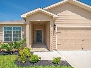 976 Lake View Cir W in Brookshire, TX - Building Photo - Building Photo