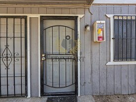 3948 E Woodward Ave in Fresno, CA - Building Photo
