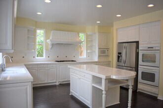 27 Paso Robles in Irvine, CA - Building Photo - Building Photo