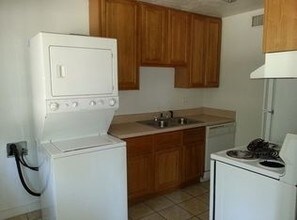 215 Lovelace Dr-Unit -11 in Tallahassee, FL - Building Photo - Building Photo