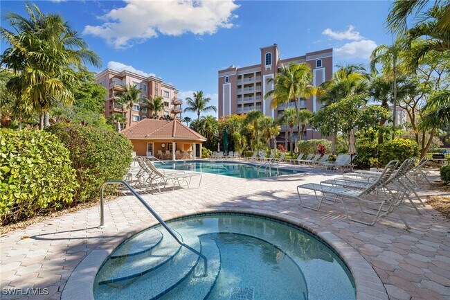 14817 Laguna Dr in Ft. Myers, FL - Foto de edificio - Building Photo