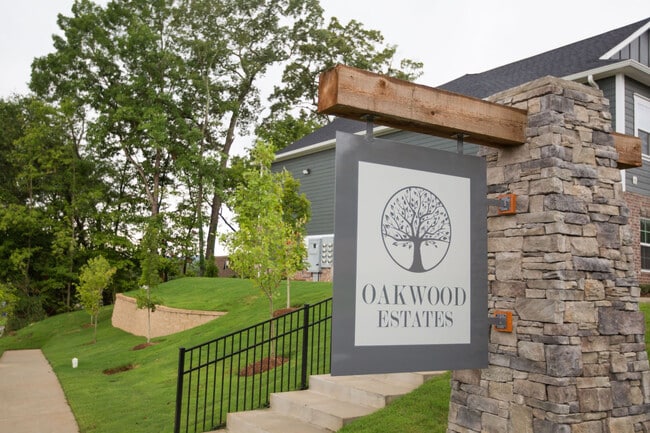 Oakwood Estates Apartment Homes by Callio Properties in Hixson, TN - Foto de edificio - Building Photo