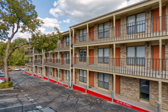 3000 Guadalupe in Austin, TX - Foto de edificio - Primary Photo