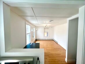 13 Winter St, Unit Apt#1 in Waterville, ME - Foto de edificio - Building Photo