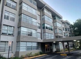 6700 Cypress Rd in Plantation, FL - Building Photo