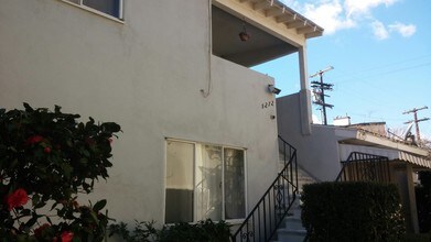 5270 Bellingham Ave in Valley Village, CA - Building Photo - Building Photo