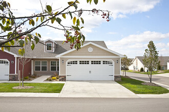 Redwood Grove City in Grove City, OH - Foto de edificio - Building Photo