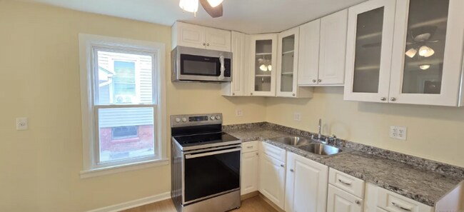 207 E Main St in Middletown, CT - Building Photo - Building Photo