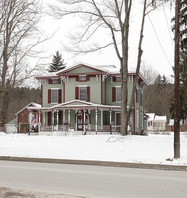 76 Chestnut St in Cooperstown, NY - Building Photo - Building Photo