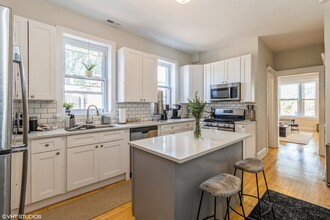 2018 N Hoyne Ave in Chicago, IL - Building Photo - Building Photo