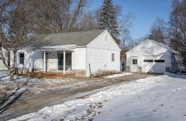 property at 1105 E Saint Andrews Rd