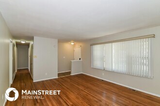 8102 E 93rd Terrace in Kansas City, MO - Foto de edificio - Building Photo