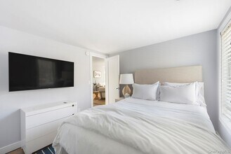 23 Landing Ln in Southampton, NY - Building Photo - Building Photo