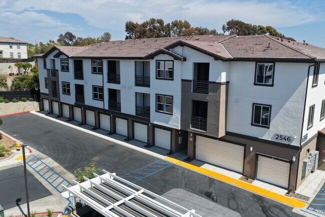 Palm & Hollister Apartments