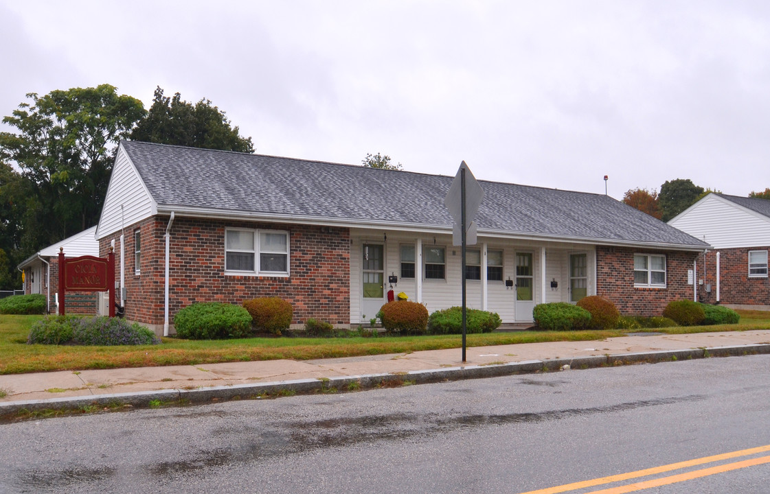 Cicia Manor in Derby, CT - Foto de edificio