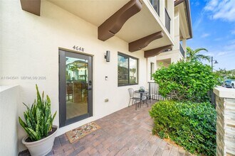 4648 NW 83rd Ave in Doral, FL - Building Photo - Building Photo