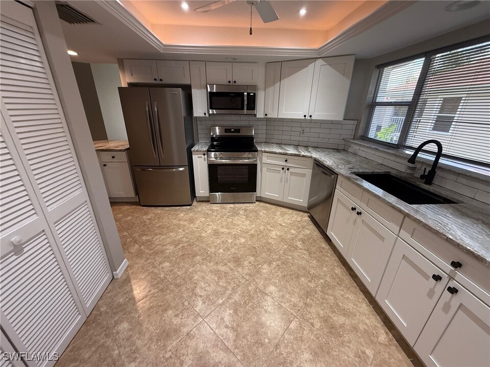 9836 Luna Cir in Naples, FL - Building Photo